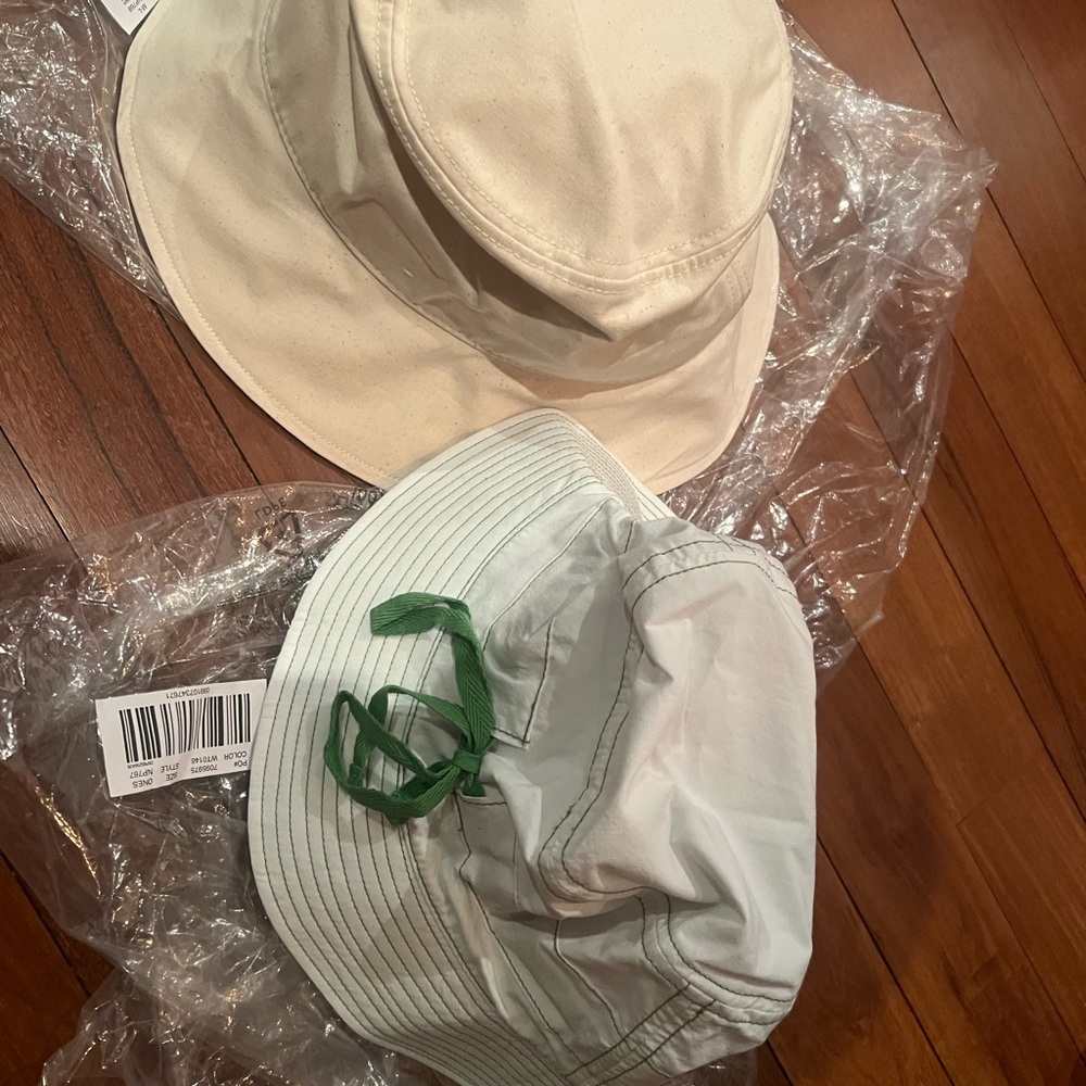 LOT 2 NWT Madewell Cream and White Contrast stitch canvas cotton bucket  Hats
